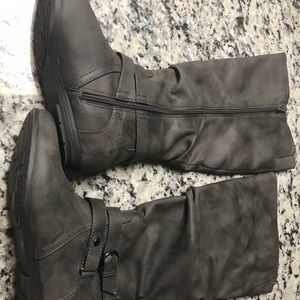 Grey Boots Size 8W